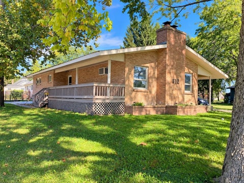Photo of 402 E 19th Street, Sterling, IL 61081 (MLS # 12773096)