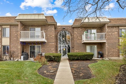 2415 N Kennicott Drive 1D Arlington Heights IL 60004