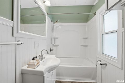 Tiny photo for 1011 36TH Avenue, East Moline, IL 61244 (MLS # QC4270108)