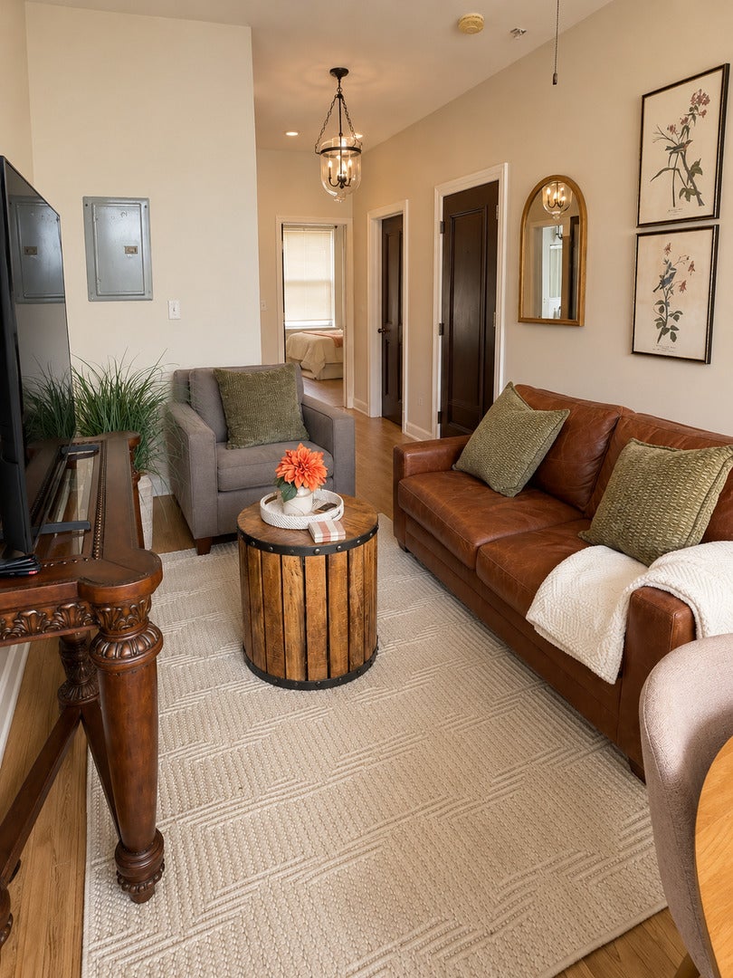 3238 W Berteau Avenue 2E