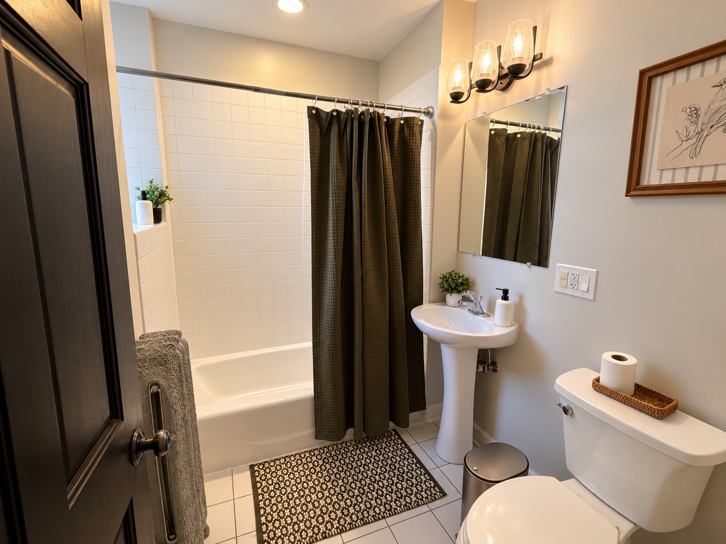 3238 W Berteau Avenue 2E