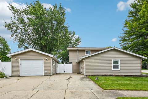Tiny photo for 7 Derbyshire Court, Bolingbrook, IL 60440 (MLS # 12727328)