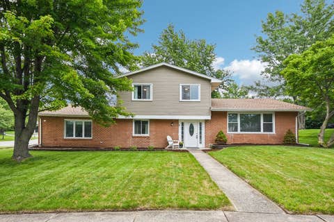Photo of 7 Derbyshire Court, Bolingbrook, IL 60440 (MLS # 12727328)