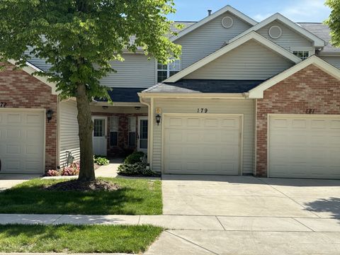 Townhouse in Glendale Heights IL 179 Golfview Drive.jpg