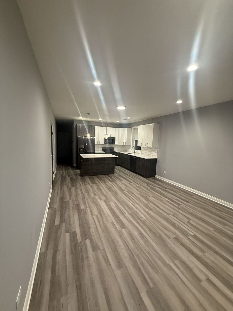 4525 S Prairie Avenue 2