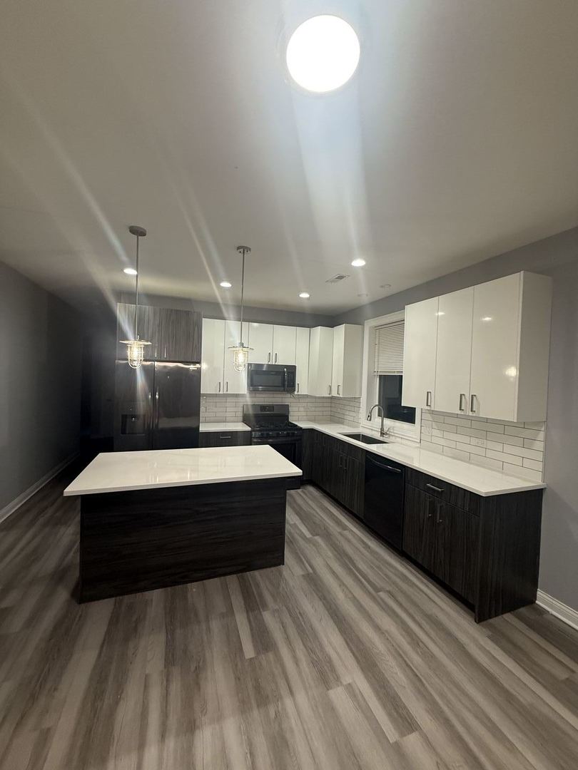 4525 S Prairie Avenue 2