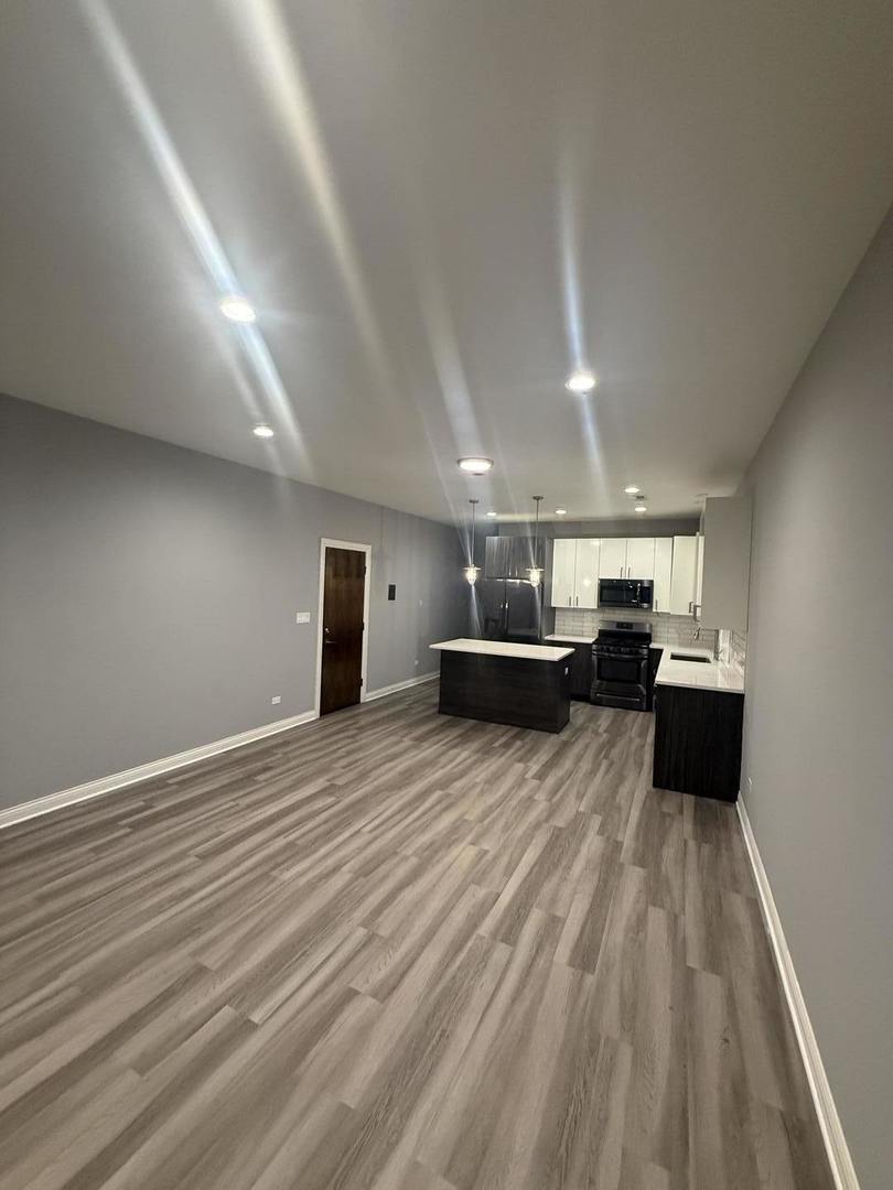 4525 S Prairie Avenue 2