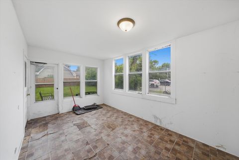 Tiny photo for 1517 E Roosevelt Road, Wheaton, IL 60187 (MLS # 12649890)