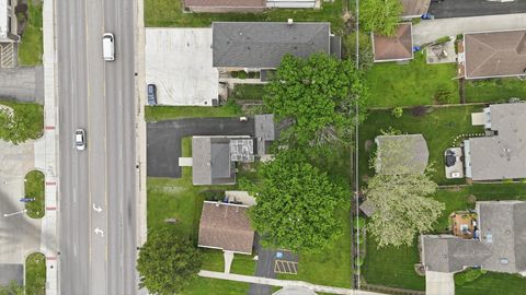 Tiny photo for 1517 E Roosevelt Road, Wheaton, IL 60187 (MLS # 12649890)