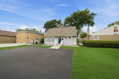 Tiny photo for 1517 E Roosevelt Road, Wheaton, IL 60187 (MLS # 12649890)