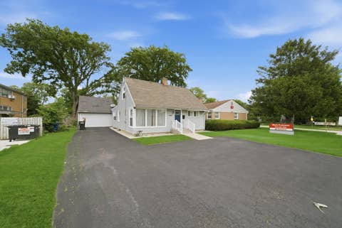 Tiny photo for 1517 E Roosevelt Road, Wheaton, IL 60187 (MLS # 12649890)