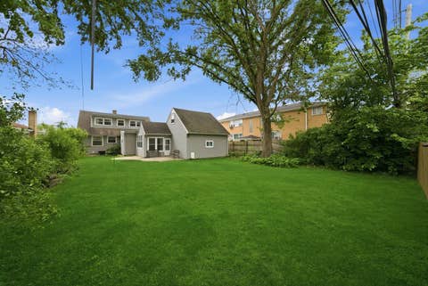Tiny photo for 1517 E Roosevelt Road, Wheaton, IL 60187 (MLS # 12649890)