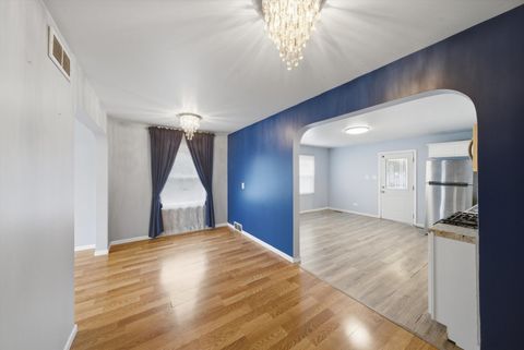 Tiny photo for 1517 E Roosevelt Road, Wheaton, IL 60187 (MLS # 12649890)