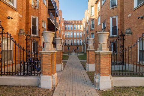 6581 N Lakewood Avenue 2 Chicago IL 60626