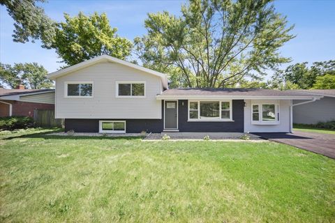 Photo of 22W633 Burr Oak Drive, Glen Ellyn, IL 60137 (MLS # 12489225)