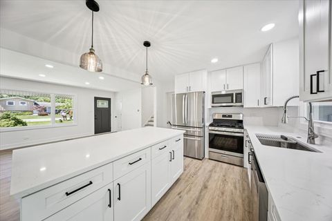 Tiny photo for 22W633 Burr Oak Drive, Glen Ellyn, IL 60137 (MLS # 12489225)