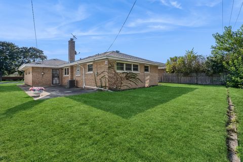 Tiny photo for 5704 N Ozark Avenue, Chicago, IL 60631 (MLS # 12486580)