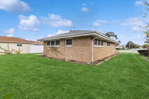 Tiny photo for 5704 N Ozark Avenue, Chicago, IL 60631 (MLS # 12486580)