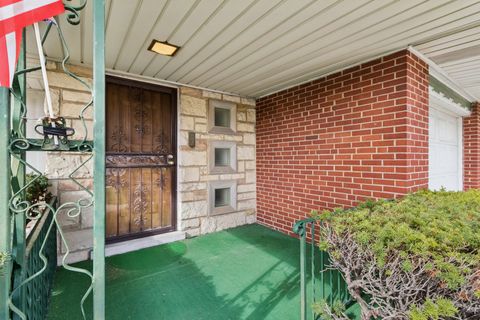 Tiny photo for 5704 N Ozark Avenue, Chicago, IL 60631 (MLS # 12486580)
