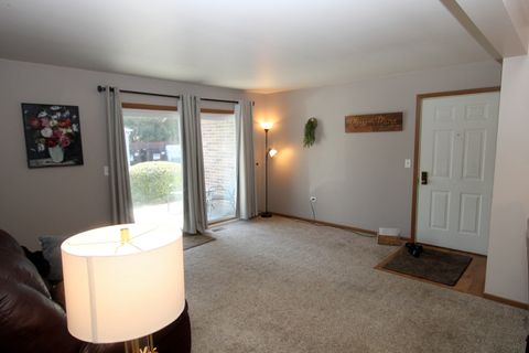 Tiny photo for 929 Golf Course Road #4, Crystal Lake, IL 60014 (MLS # 12453108)