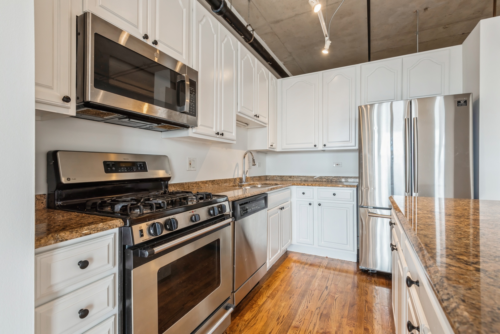 6 S LAFLIN Street 712