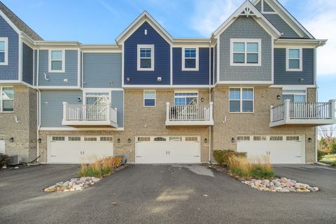 Tiny photo for 1997 Kingsley Circle, Northbrook, IL 60062 (MLS # 12511549)