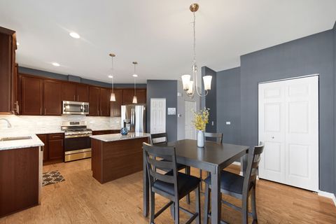 Tiny photo for 1997 Kingsley Circle, Northbrook, IL 60062 (MLS # 12511549)