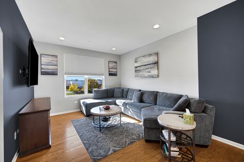 Tiny photo for 1997 Kingsley Circle, Northbrook, IL 60062 (MLS # 12511549)