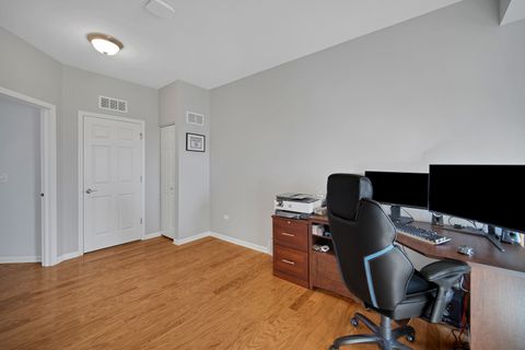 Tiny photo for 1997 Kingsley Circle, Northbrook, IL 60062 (MLS # 12511549)