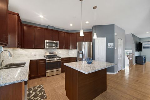 Tiny photo for 1997 Kingsley Circle, Northbrook, IL 60062 (MLS # 12511549)