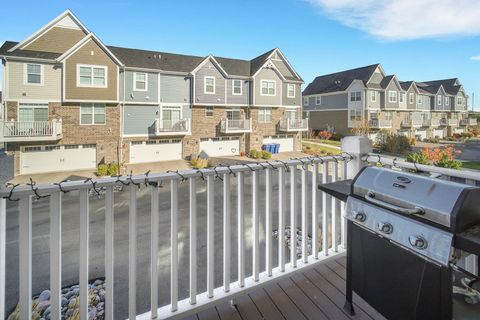 Tiny photo for 1997 Kingsley Circle, Northbrook, IL 60062 (MLS # 12511549)