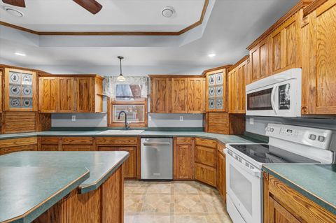 Tiny photo for 726 E Thompson Avenue, Hoopeston, IL 60942 (MLS # 12553426)