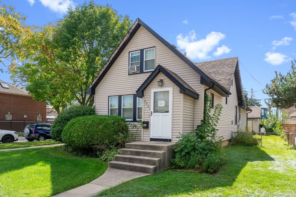 Photo for 7501 W Winnemac Avenue, Harwood Heights, IL 60706 (MLS # 12481399)