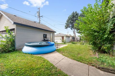 Tiny photo for 7501 W Winnemac Avenue, Harwood Heights, IL 60706 (MLS # 12481399)