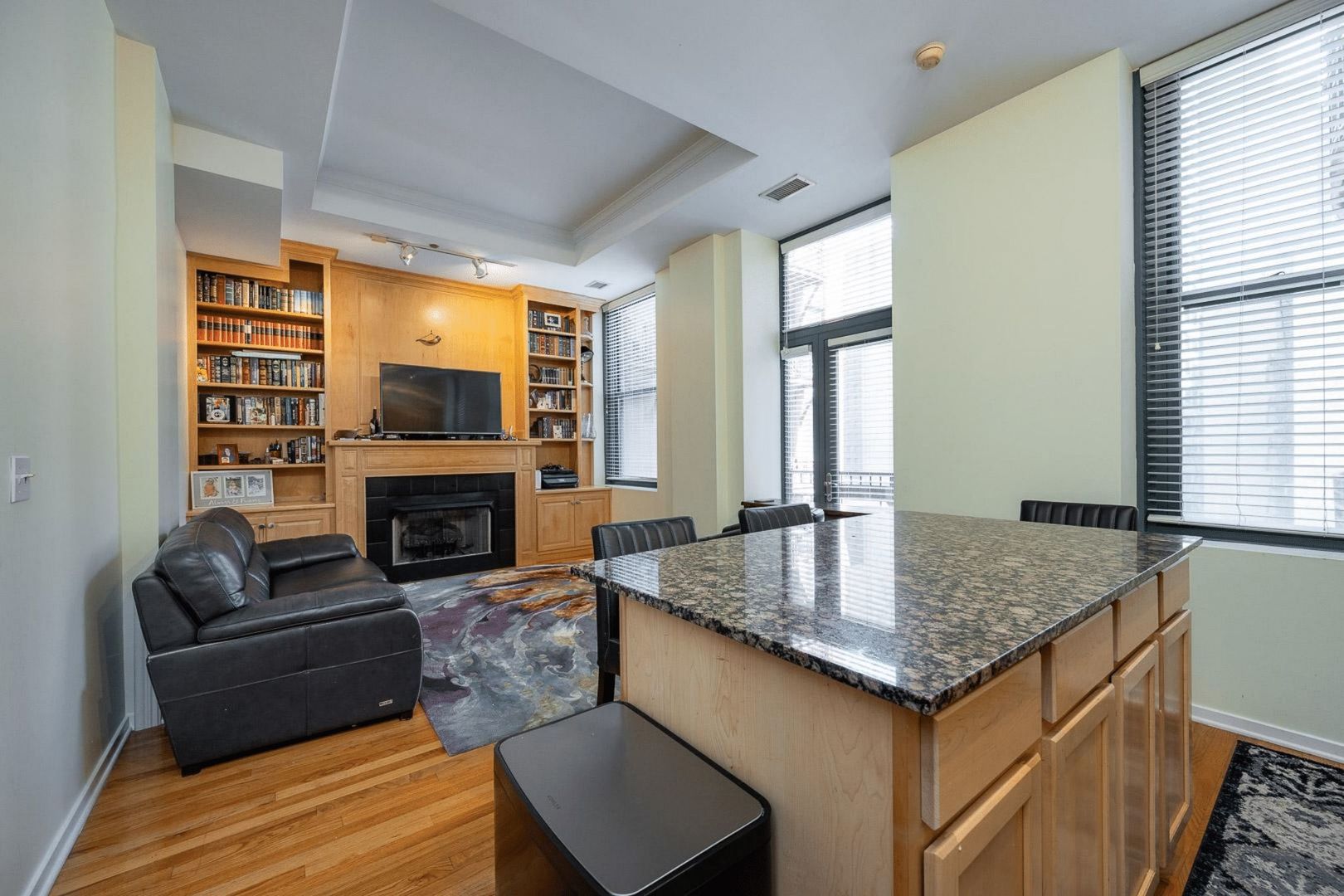 208 W WASHINGTON Street 908