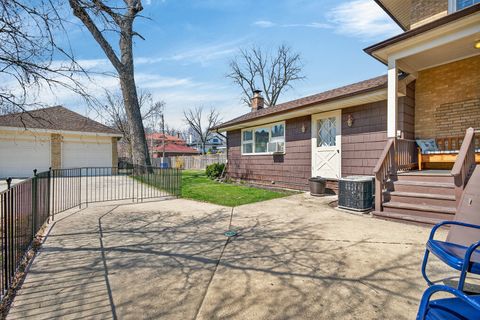 Tiny photo for 618 Monroe Avenue, River Forest, IL 60305 (MLS # 12597965)