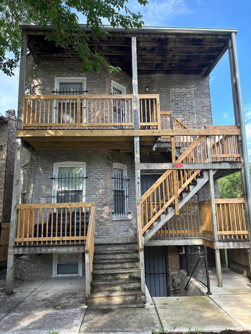 1611 S Trumbull Avenue G