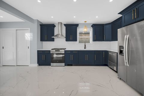 Tiny photo for 9356 S Manistee Avenue, Chicago, IL 60617 (MLS # 12515042)