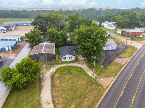 Tiny photo for 1500 E Jefferson Street, Clinton, IL 61727 (MLS # 12428475)