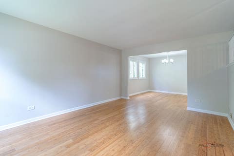 Tiny photo for 227 E Lakeside Drive, Vernon Hills, IL 60061 (MLS # 12730073)