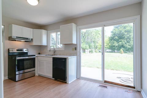 Tiny photo for 227 E Lakeside Drive, Vernon Hills, IL 60061 (MLS # 12730073)