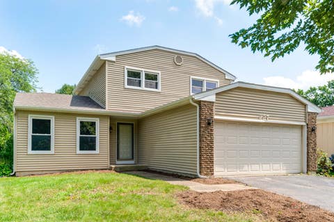 Tiny photo for 227 E Lakeside Drive, Vernon Hills, IL 60061 (MLS # 12730073)