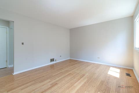 Tiny photo for 227 E Lakeside Drive, Vernon Hills, IL 60061 (MLS # 12730073)