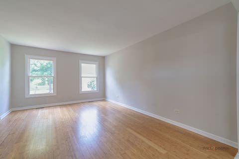 Tiny photo for 227 E Lakeside Drive, Vernon Hills, IL 60061 (MLS # 12730073)