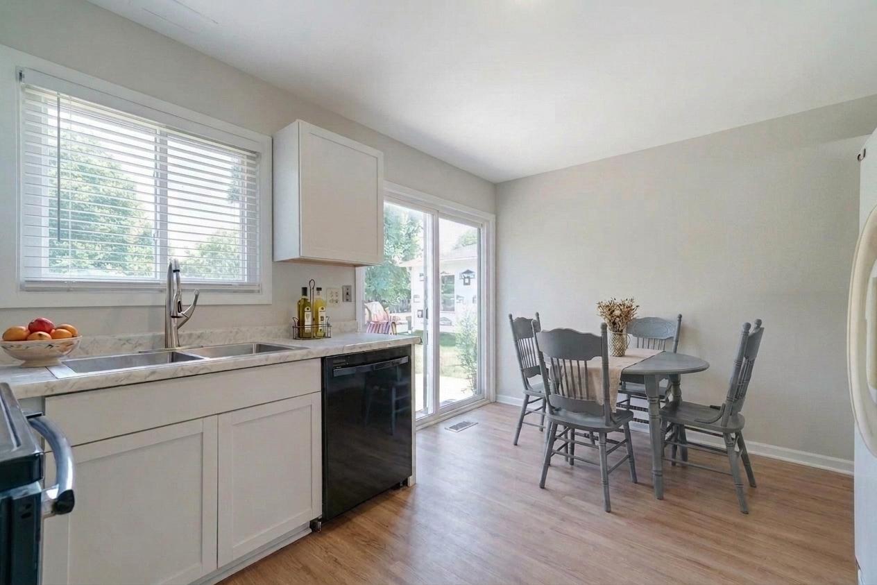 227 E Lakeside Drive