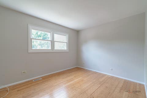Tiny photo for 227 E Lakeside Drive, Vernon Hills, IL 60061 (MLS # 12730073)
