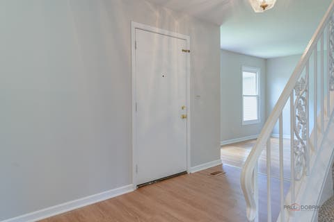 Tiny photo for 227 E Lakeside Drive, Vernon Hills, IL 60061 (MLS # 12730073)