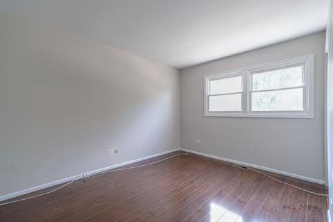 Tiny photo for 227 E Lakeside Drive, Vernon Hills, IL 60061 (MLS # 12730073)