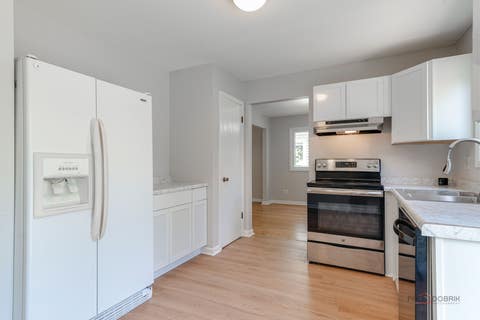 Tiny photo for 227 E Lakeside Drive, Vernon Hills, IL 60061 (MLS # 12730073)