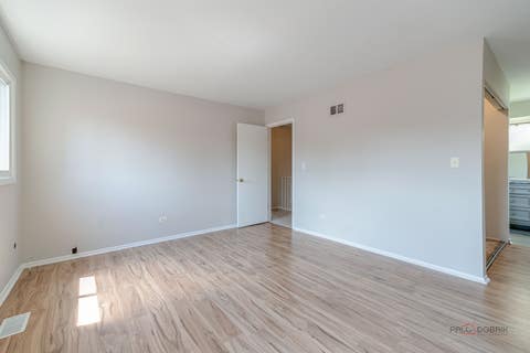 Tiny photo for 227 E Lakeside Drive, Vernon Hills, IL 60061 (MLS # 12730073)